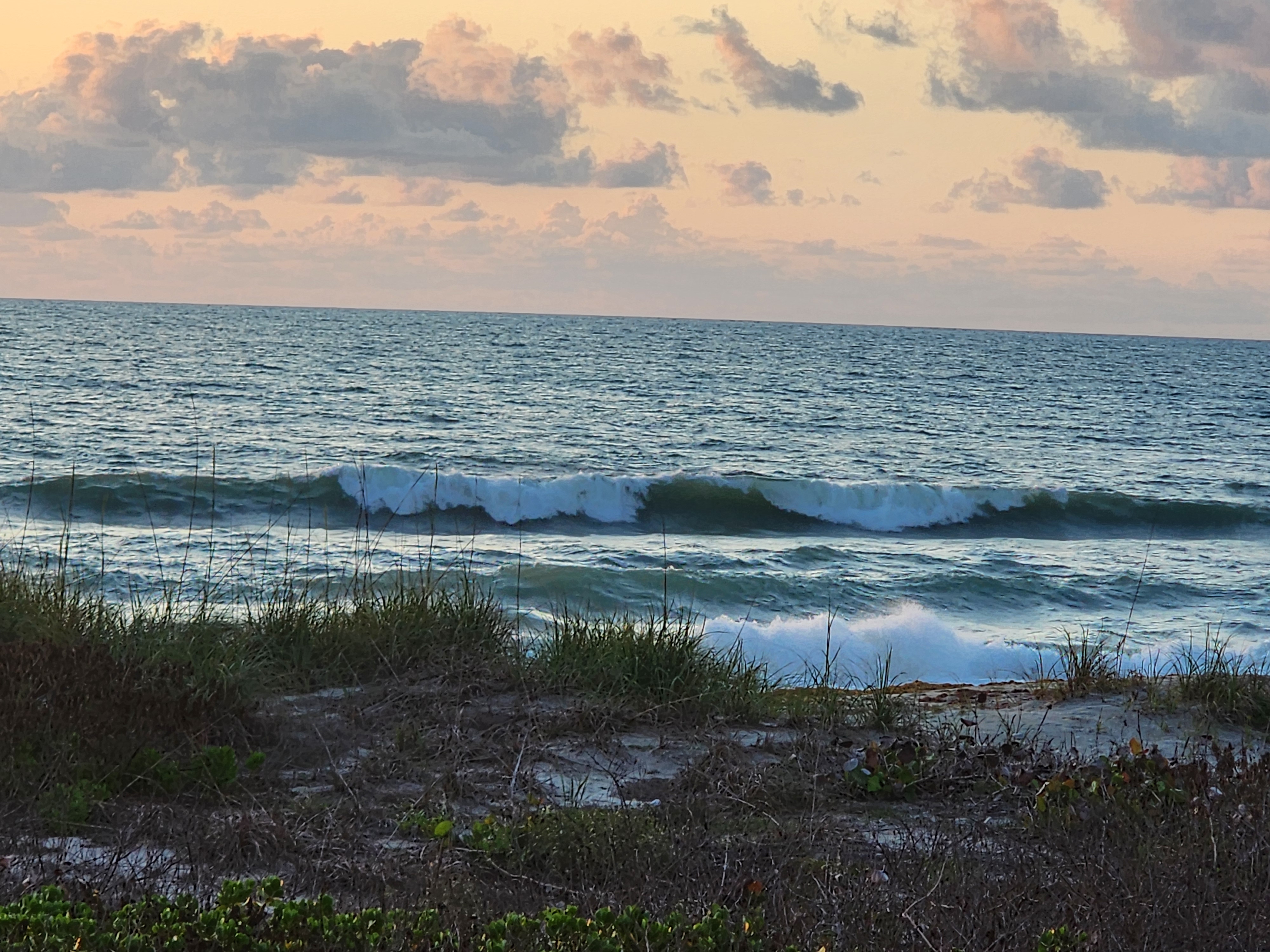 Small wave peeling along the shoreline at Picnic Tables South Cocoa Beach SSW winds April 29